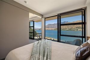 Amazing Lakeside Apartment
