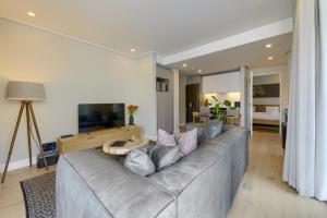7 on Bantry Luxury Residence 305