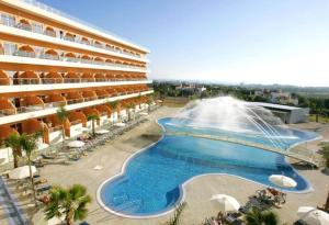 Sea-Stretch viewing SuperKing flat by BentoBox