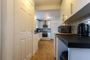 Stylish 6 Bed Detached House