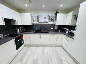 Boujee Arty Apartment in City Centre