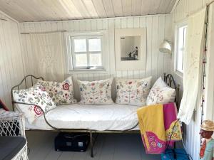 Bohemian summer cottage idyll close to Heatherhill and the beach