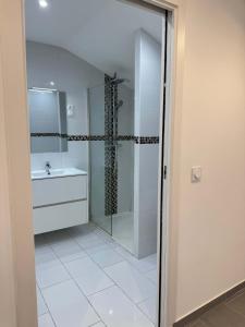 UNIQUE - Rez de jardin neuf - 10 min du Palais des Festivals