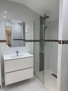 UNIQUE - Rez de jardin neuf - 10 min du Palais des Festivals