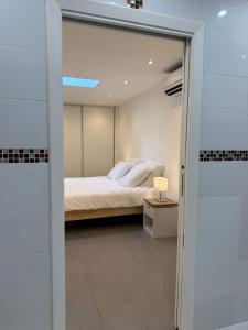 UNIQUE - Rez de jardin neuf - 10 min du Palais des Festivals