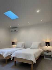 UNIQUE - Rez de jardin neuf - 10 min du Palais des Festivals