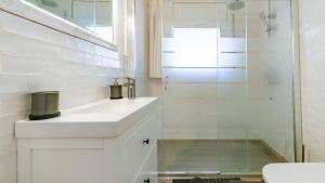 VACAY Villa Pinos, en un entorno tranquilo en la Costa Brava, LEscala