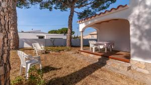 VACAY Villa Pinos, en un entorno tranquilo en la Costa Brava, LEscala