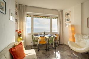 Breathaway Seaview Apartment near Sanremo
