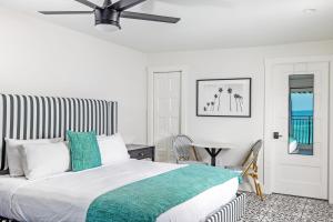 Deluxe King Suite room in Pelican Post at Anna Maria Island Inn