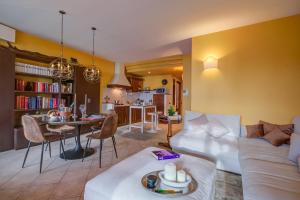 Alice House Terrace & Lake view - Happy Rentals