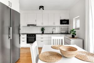 Spacious apartment close to Stockholm city & Mall