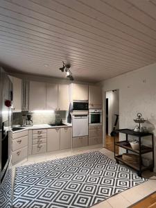 Paritalohuoneisto omalla pihalla