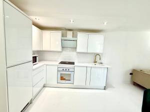 Leeds Train Station city centre villa style flat