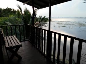 yala treetop lake