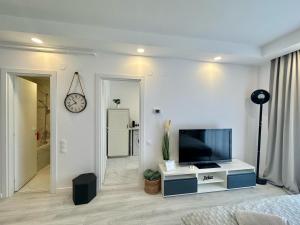 Cosmopolis - Anturium Studio