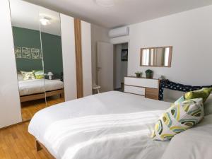 Iside - Private garage - 15 minutes to Como