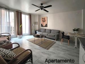 al costat del mercat