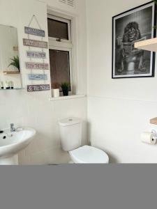 Southampton Hospital Lodge - 3 bed house, driveway parking, high speed wifi