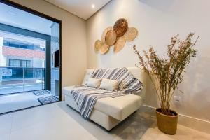 Há 250 metros do mar, com 02 quartos na praia - 0440