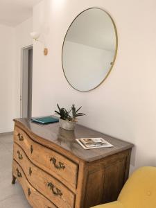 La Triolette, maison chaleureuse, indépendante et refaite à neuf dans le Vieux Coutainville, tourisme ou télétravail