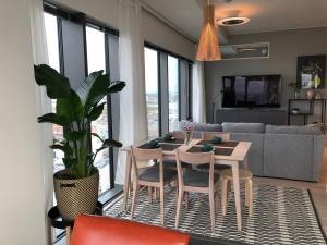 Spacious corner apartment with sea view