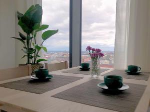 Spacious corner apartment with sea view