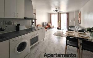 al costat del mercat