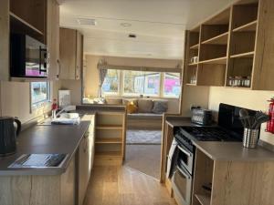 2 The meadows 3 bedroom hot tub caravan at tattershall lakes