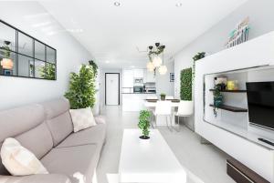 Infinity View luxury beachfront apartment pool&jacuzzi