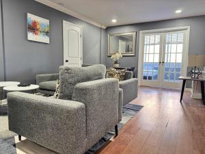 City View Newly Renovated 3 Beds with Free Parking LM1209