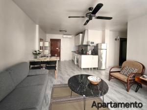 al costat del mercat