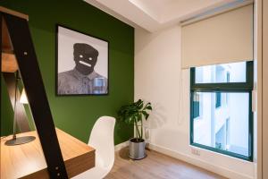 Chasing Cat 1BR by geko