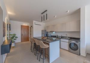 Sophisticated 1BR 1,5 Bath Duplex - Kamaran El Gouna, Pool View & Access