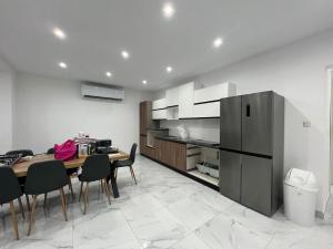 4 bedroom seafront apartment