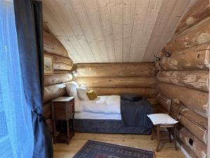 Chalets Auvergne, Chalet cinq etoiles en fuste, 6 personnes avec spa, campagne et chevaux : photos des chambres