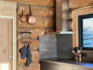 Chalets Auvergne, Chalet cinq etoiles en fuste, 6 personnes avec spa, campagne et chevaux : photos des chambres