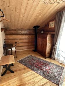 Chalets Auvergne, Chalet cinq etoiles en fuste, 6 personnes avec spa, campagne et chevaux : photos des chambres