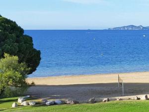 Appartements Appartement 2 pieces avec terrasse et piscine, La Londe-les-Maures - FR-1-826-9 : Appartement