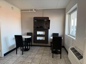 Motel 6-Joliet, IL - I-80