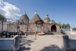 Trullo Happy Family by IL PUMO DI PUGLIA