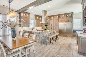 Walk to Ocean Myrtle Beach House with Hot Tub!