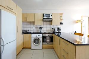 Fountains Cityscape Studio