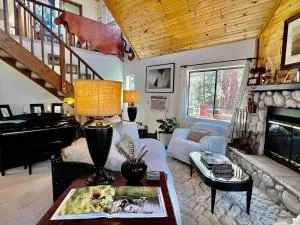 ADELAIDE HILL IN PINE MOUNTAIN CLUB BREATHTAKING VIEWS 3Bd 3Bth SPA TUB - Pine Mountain Club