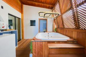 Frente Mar - Luxo com Jacuzzi Privativa - 0443