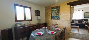 Les Terrasses du Carlat "Le four à pain", situation idéale pour visiter la Dordogne, piscine, jardin, parc, charme