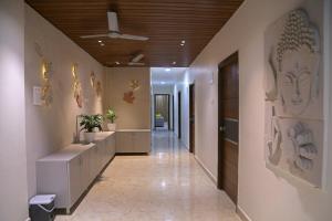 Yendluris- QueenBed Room-9 Kondapur, Gachibowli