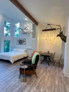 Firefly1 - luxury treehouse, hot tub, lake access - روجرز