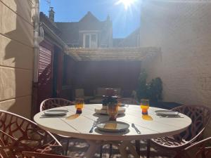 Appartements Duplex en rez-de-chaussee avec cour interieure privee, proche de la mer, WIFI : photos des chambres