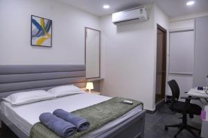 Yendluris- QueenBed Room-14 Kondapur, Gachibowli